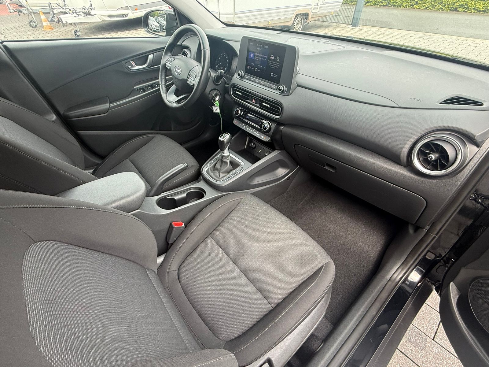 Fahrzeugabbildung Hyundai Kona Select KLIMAAUTO APPLE SITZHEIZ. ALLWETTER