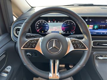 Mercedes V 220 - 10
