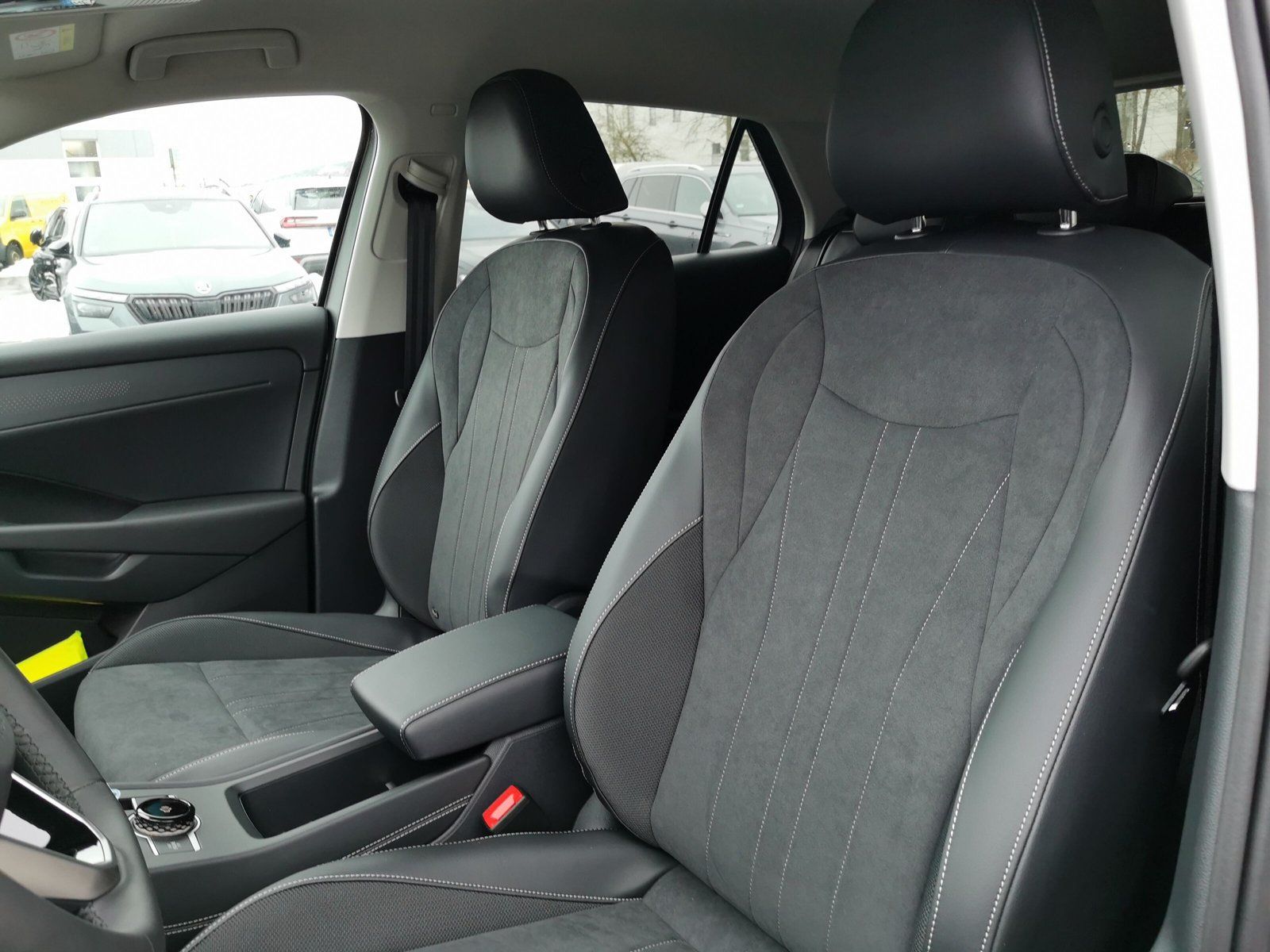 Volkswagen T-Roc - Bild 12