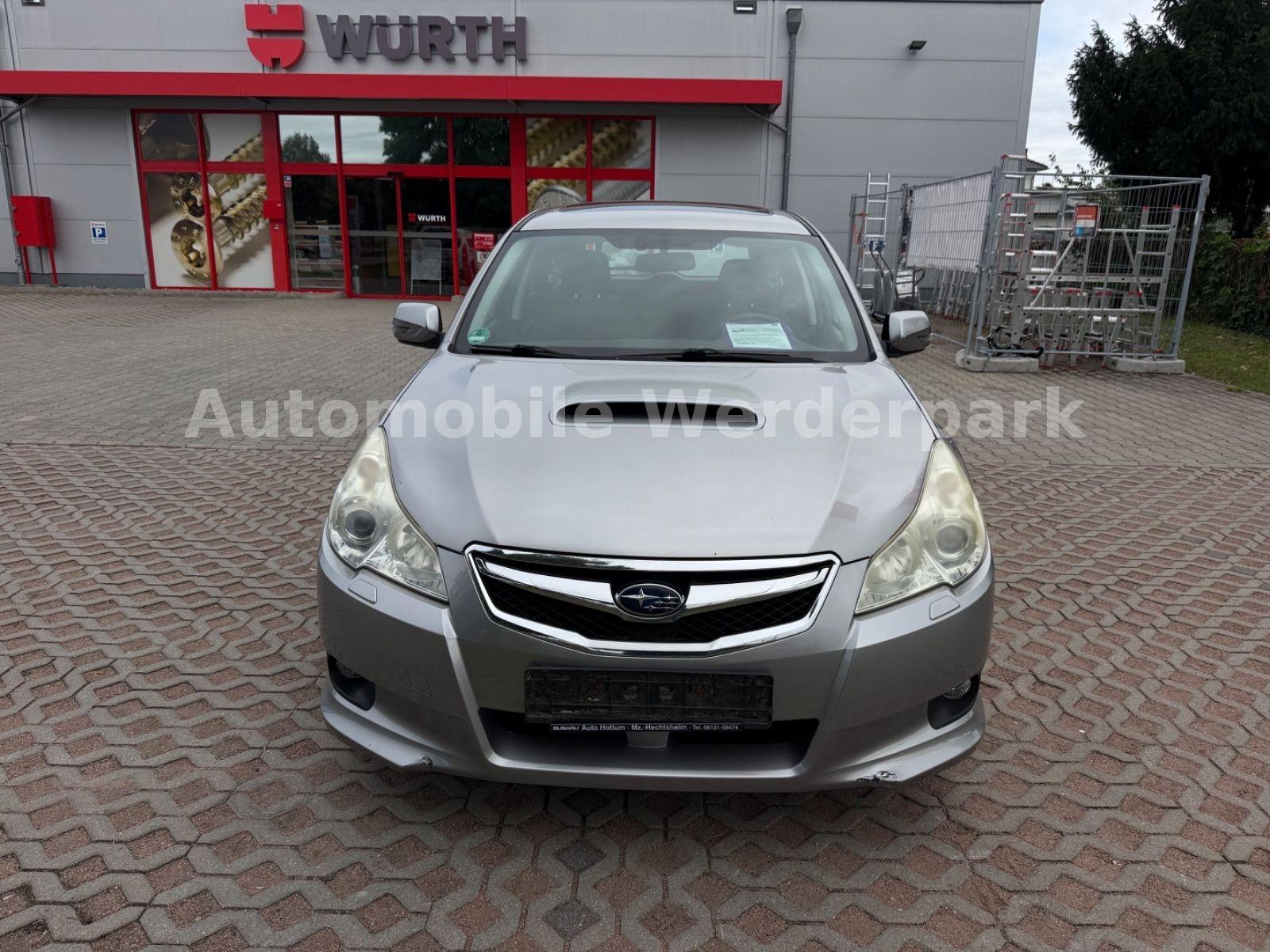 Subaru Outback 2011 — вигляд ззаду