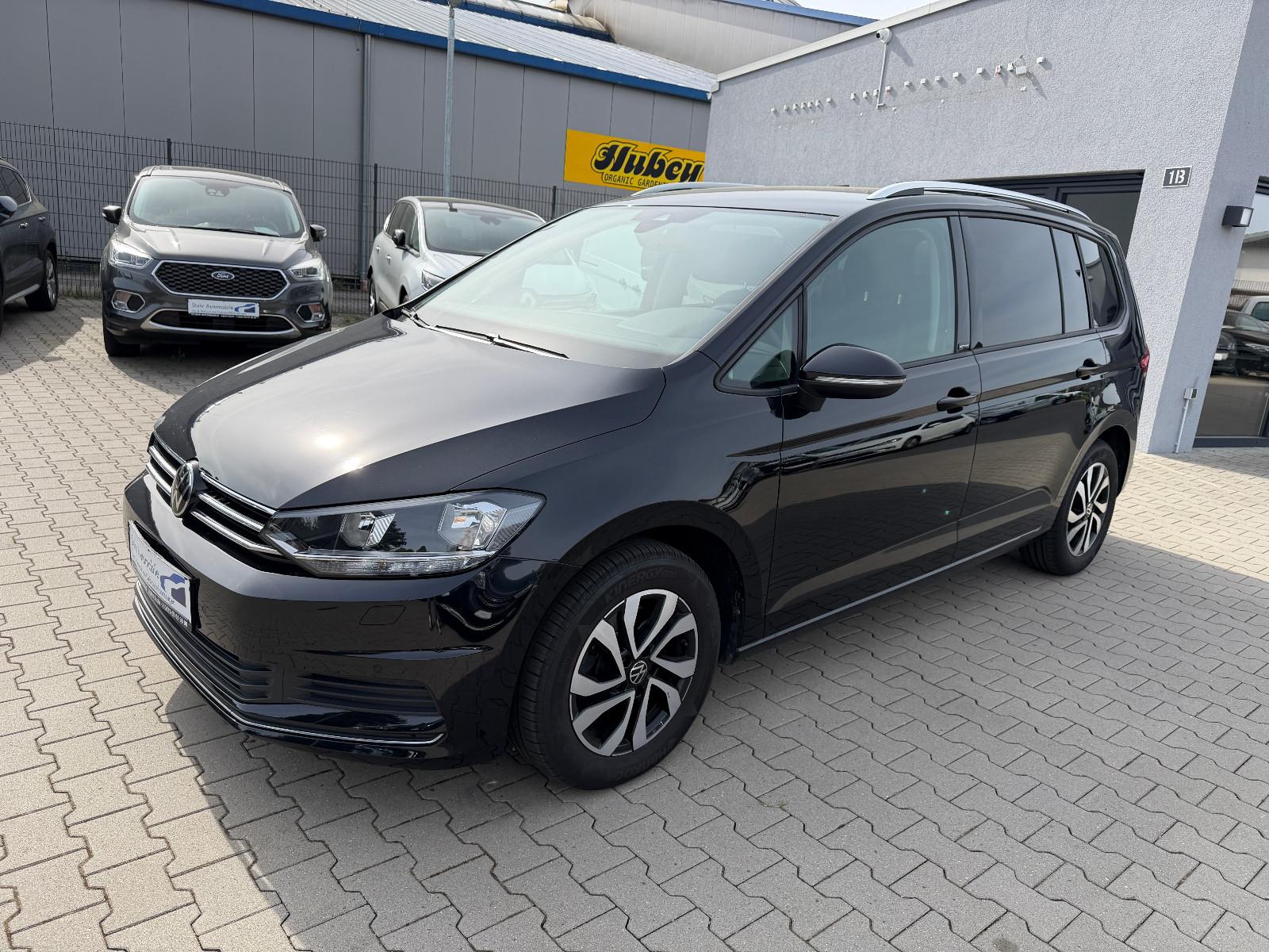 Volkswagen Touran Active 2.0 Aut. Navi PDC AHK SHZ 1.Hand