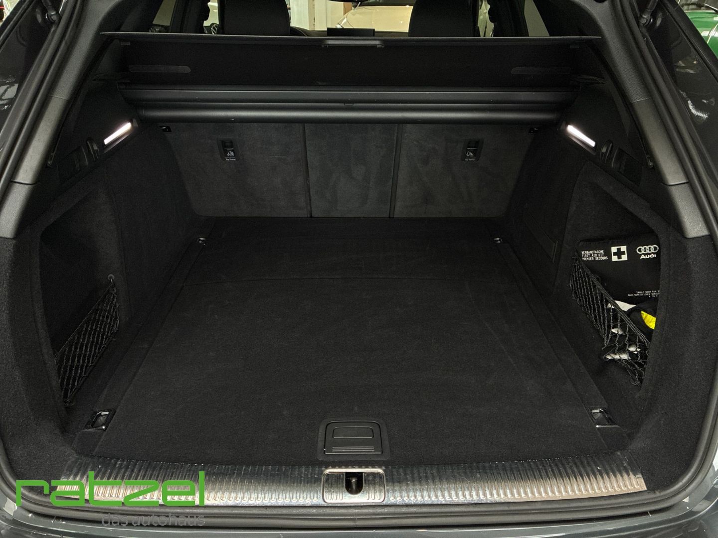 Fahrzeugabbildung Audi A4 Avant 40 2.0 TDI DSG Navi+ El. Panodach+ACC