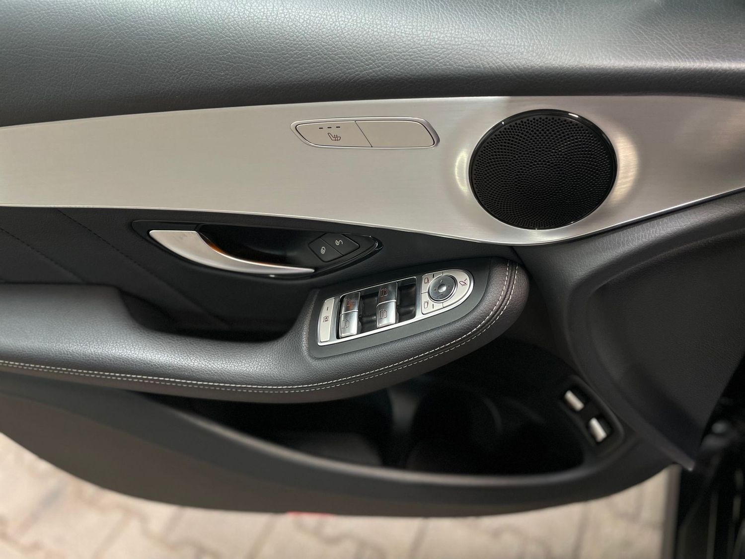 Fahrzeugabbildung Mercedes-Benz GLC 220 d 4M AMG #Distr.#Kamera#LED#Alcantara