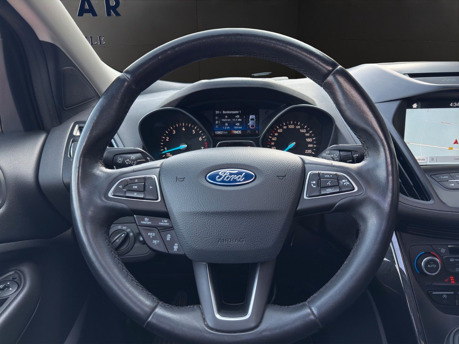 Fahrzeugabbildung Ford Kuga Titanium*Bhz-Lenkrad*RFK*ACC*Pano*Bi-Xenon*