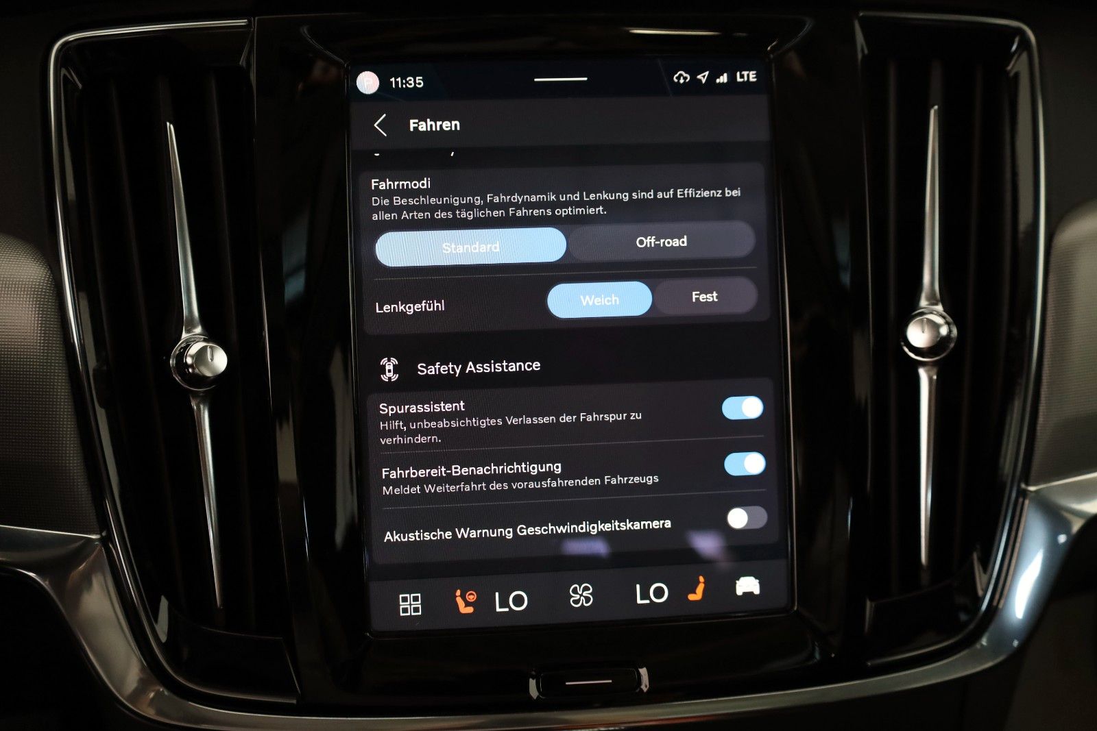 Fahrzeugabbildung Volvo V90 CC Ultimate AWD PanDach,HUD,ACC,Harman/K,AHK