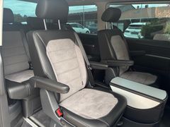 Fahrzeugabbildung Volkswagen T6.1 Transporter Multivan 4MOTION Highline-NP91