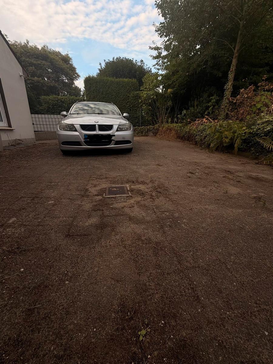 BMW 320 2005 — салон