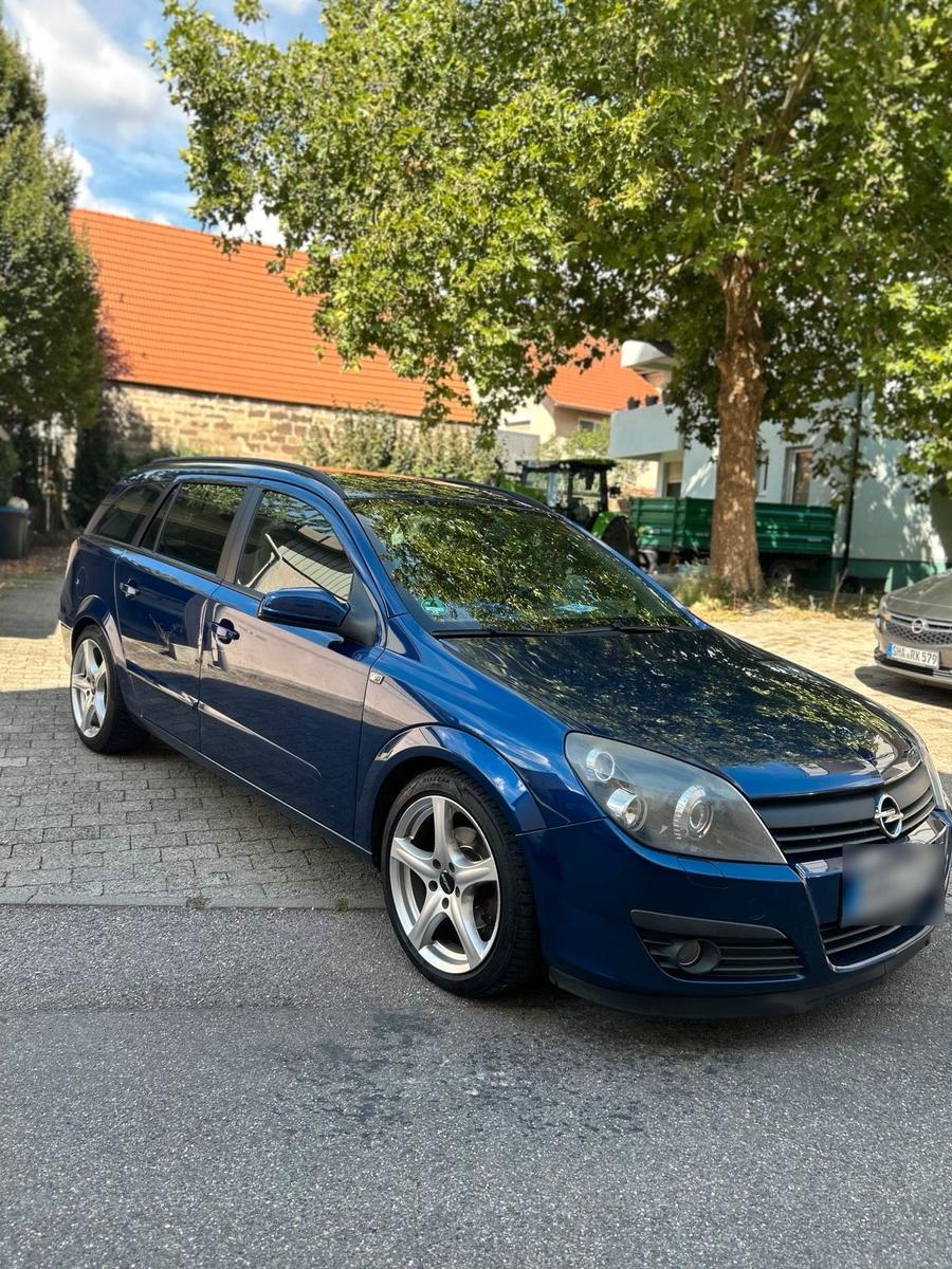 Opel Astra 2006 — rear view