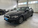 BMW 318d Sport Line*1-Ha*LED*Navi*GRA*Leder*AHK* AHK