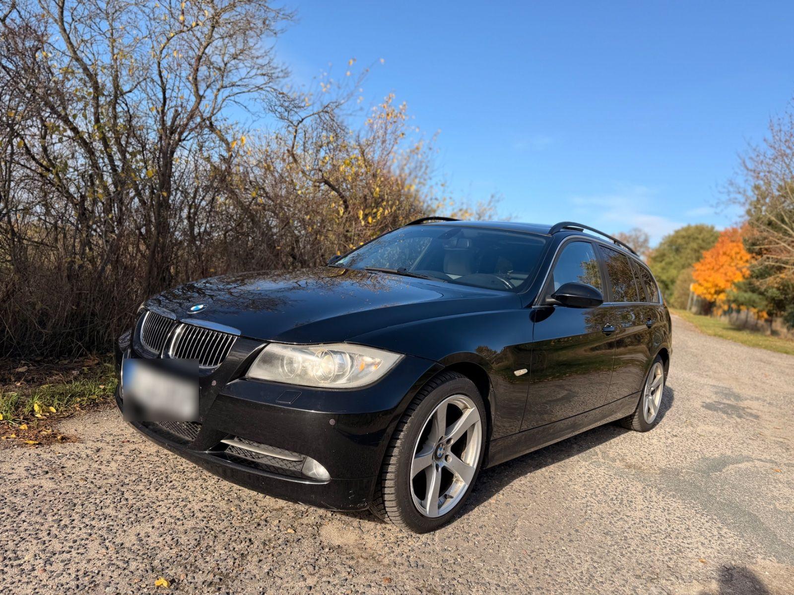 BMW 330 2007 — rear view