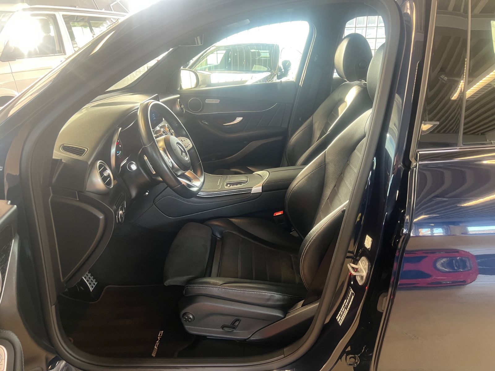 Fahrzeugabbildung Mercedes-Benz GLC 200 4Matic AMG LINE Night Pkaet *1.HAND*