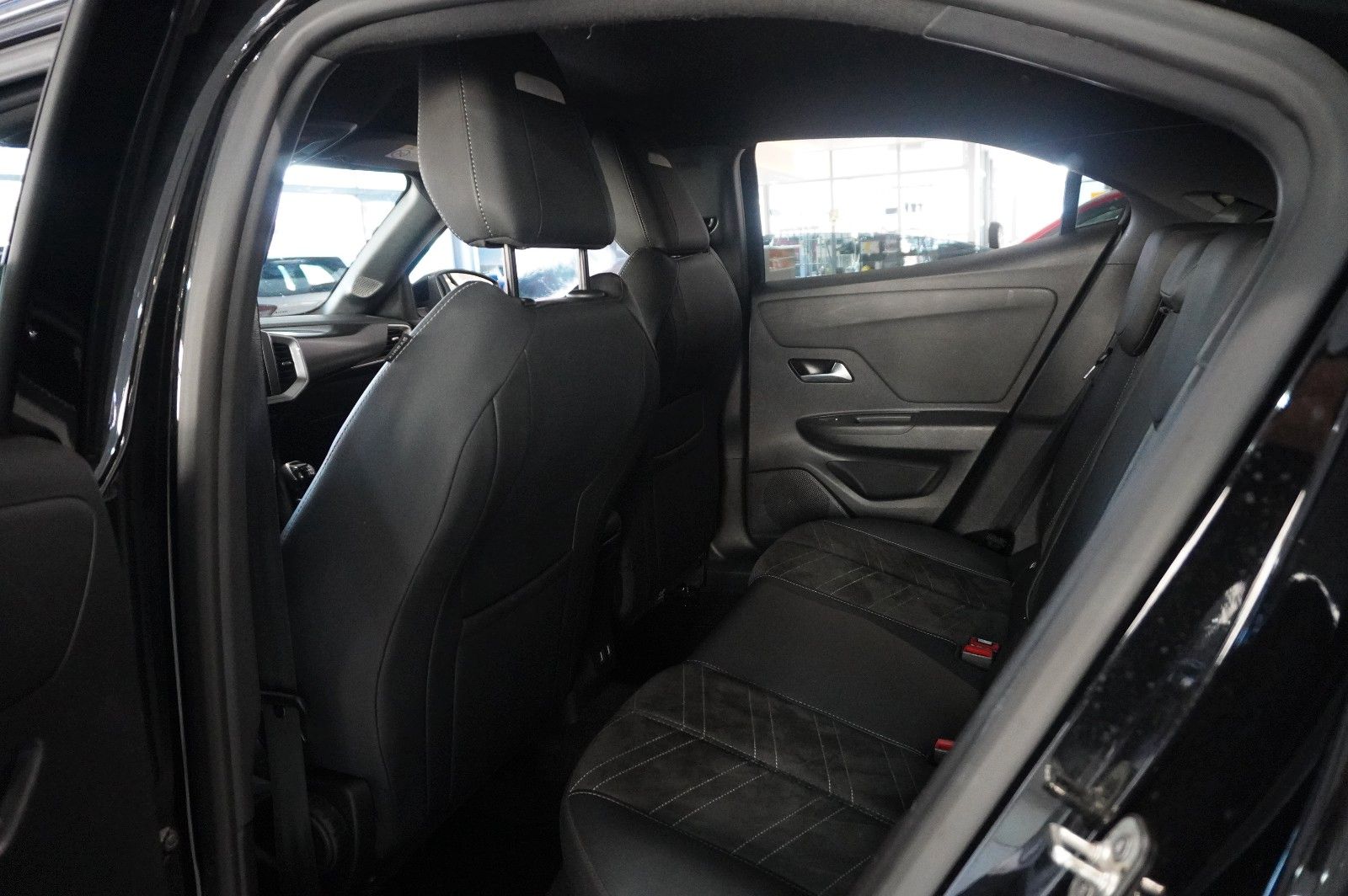 Fahrzeugabbildung Opel Mokka 1.2 Ultimate AHK/NAVI/SHZ/KAMERA/ACC/18"AL