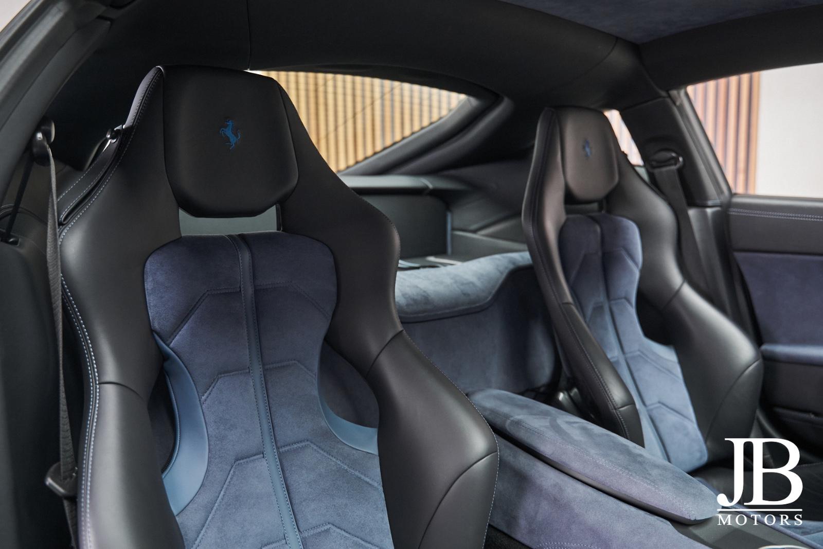 Ferrari F12 Berlinetta V12 740 ch • Atelier Car Blu Abu Dhabi • Carbone • Baquets carbone • Lift • 37 000 km