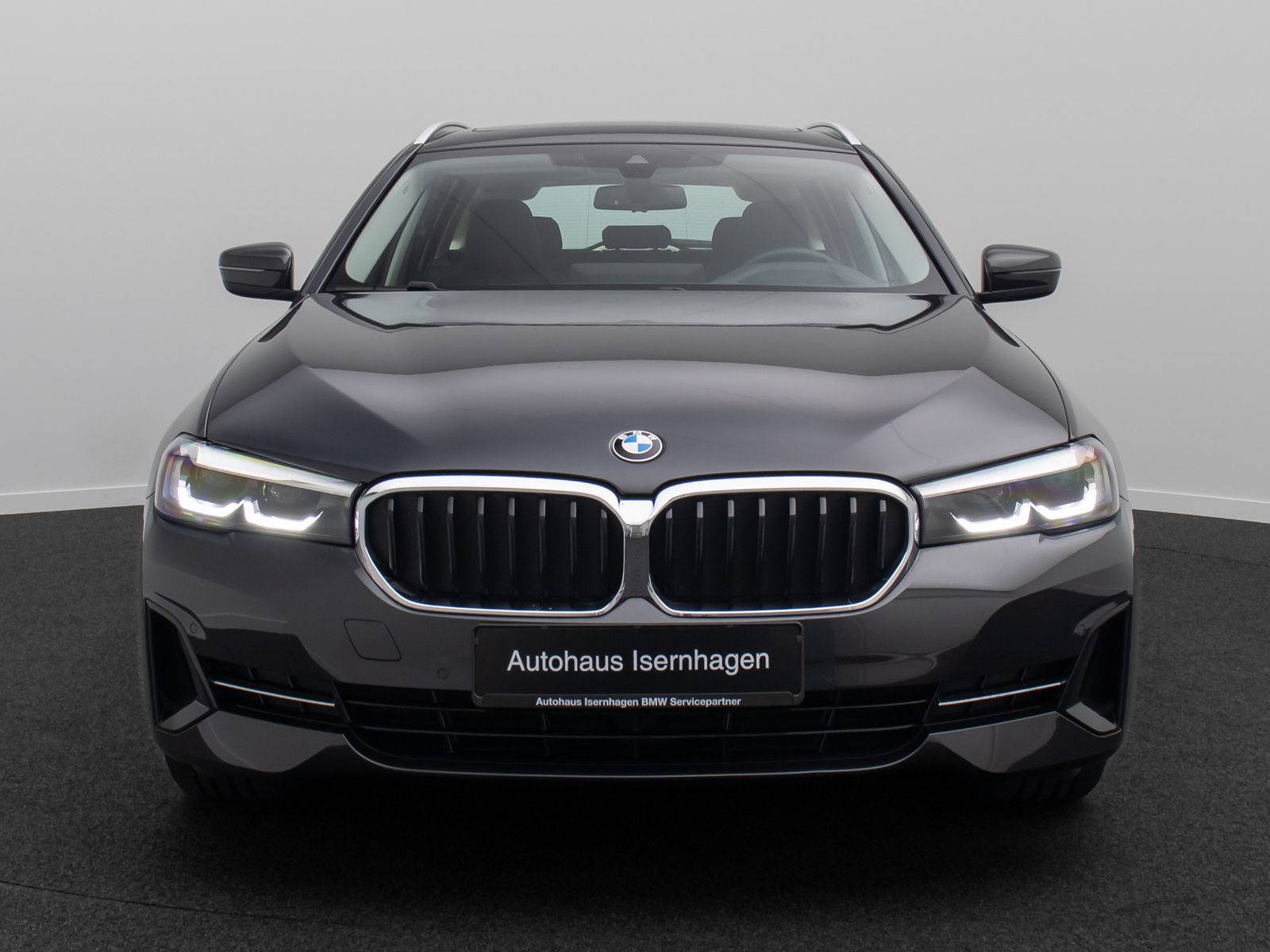 Fahrzeugabbildung BMW 520d DAB Kamera AHK Panorama HUD Leder Standheiz