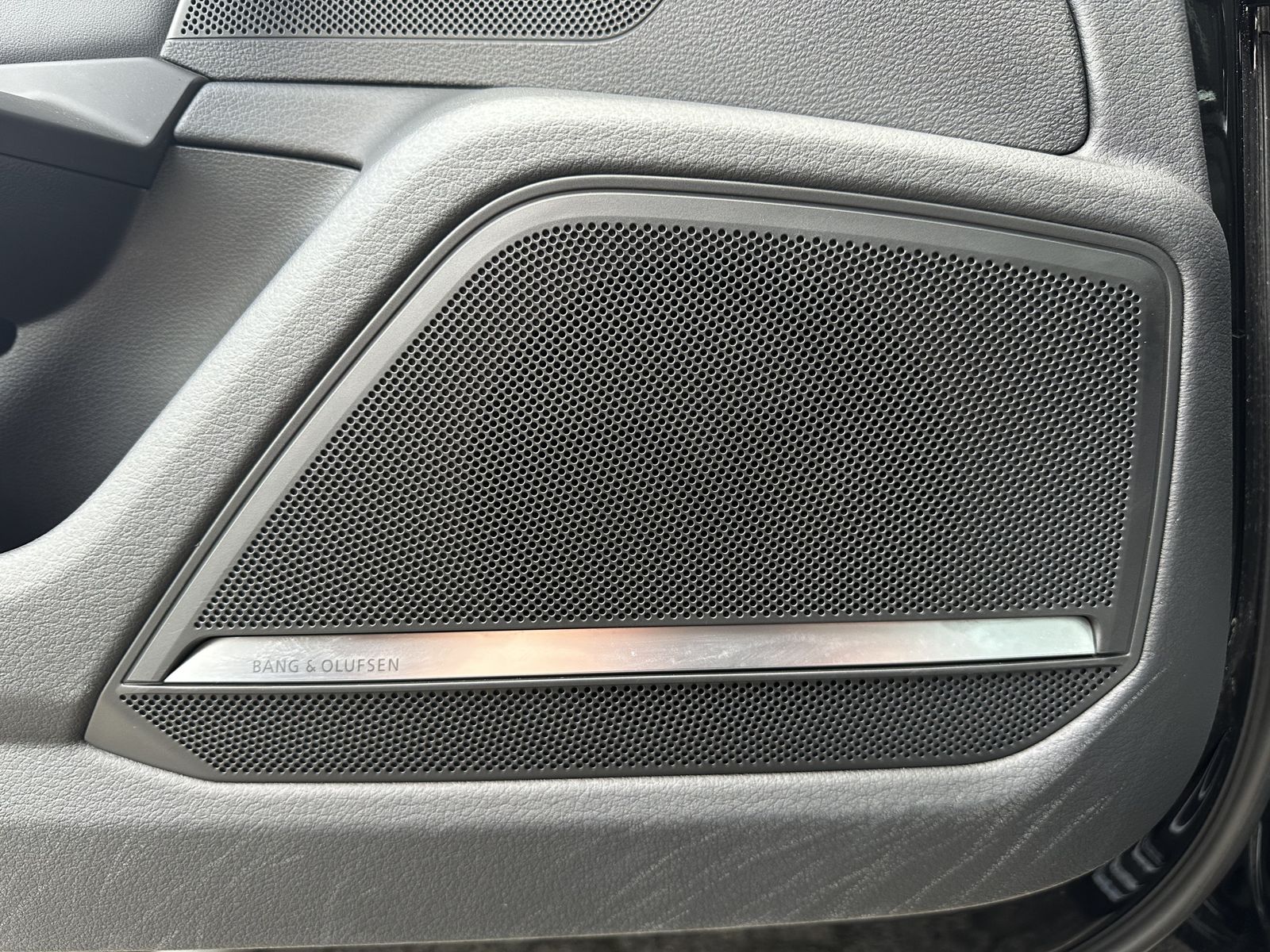 Fahrzeugabbildung Audi A6 Avant 45 TFSI Qu S-Line NAV+LED+B&O+360°+AHK
