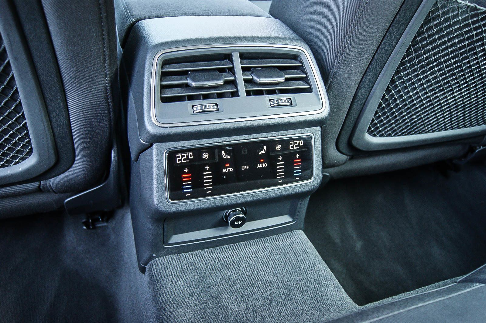 Fahrzeugabbildung Audi A6 Avant 50 TFSI e quattro S-LINE MATRIX ANHZV