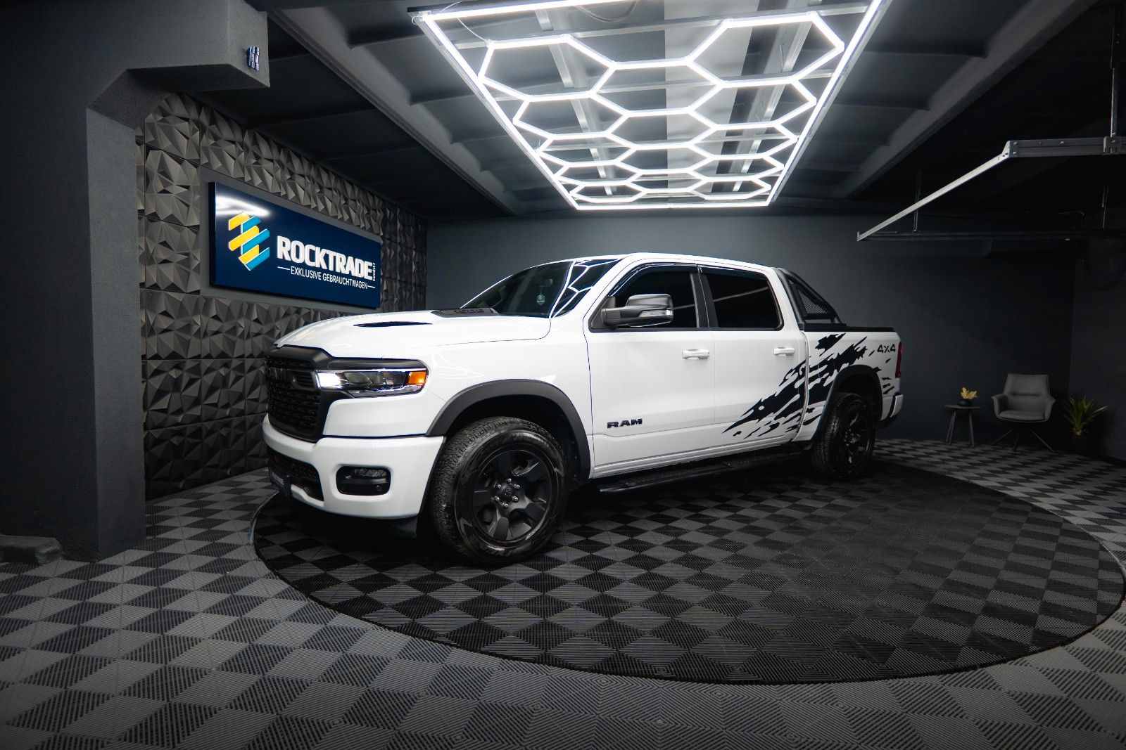 Fahrzeugabbildung Dodge RAM 3.6 V6 MY 25 Offroad Night-Paket ACC LED 19%