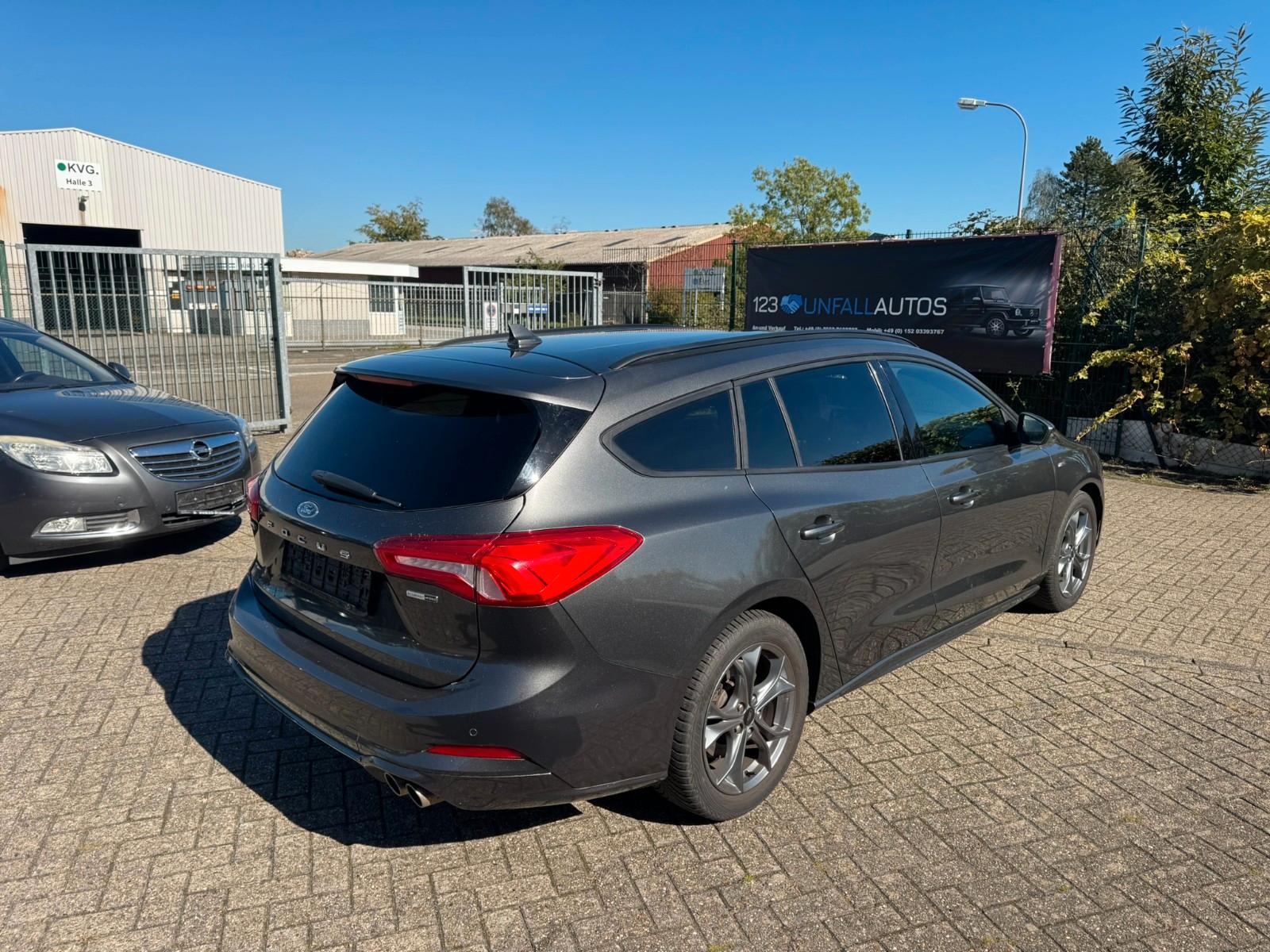Ford Focus Turnier ST-Line * HEAD-UP * CARPLAY *