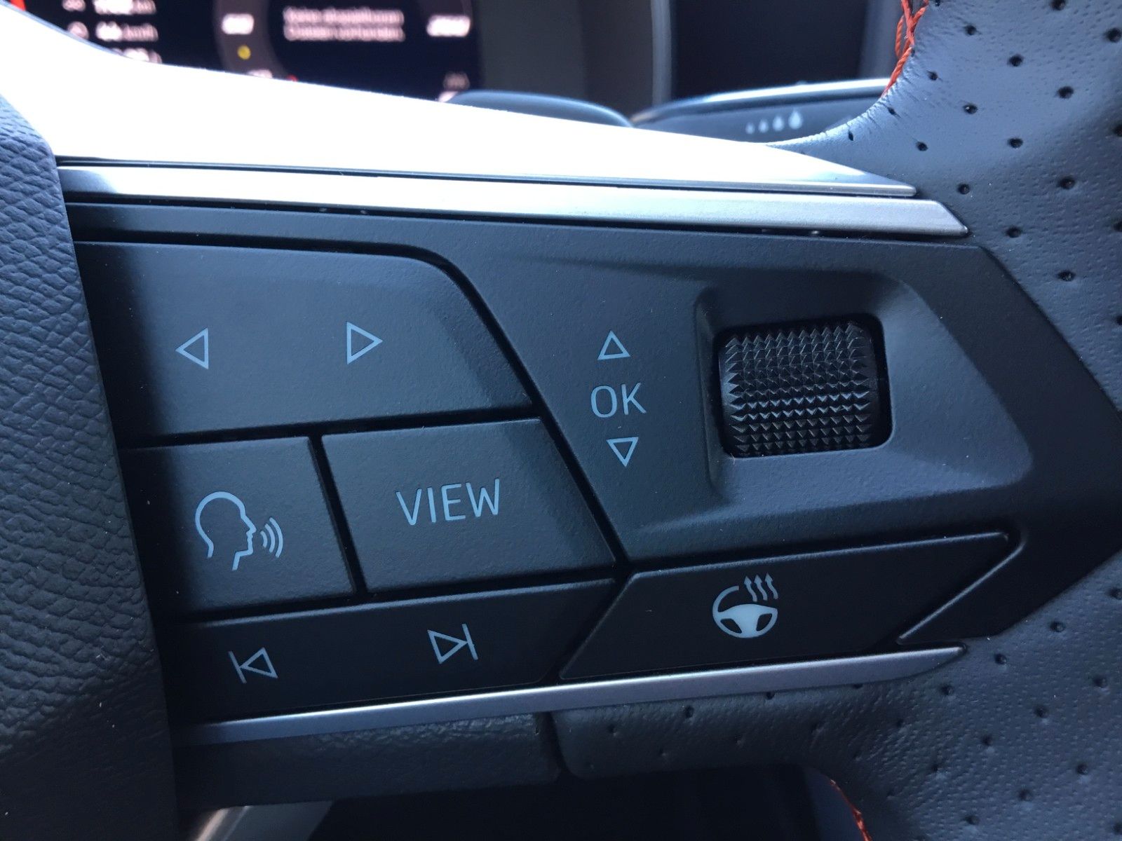 Fahrzeugabbildung SEAT Leon 1.5 eTSI FR DSG+18"+LED+ACC+Kamera+Sitzheiz
