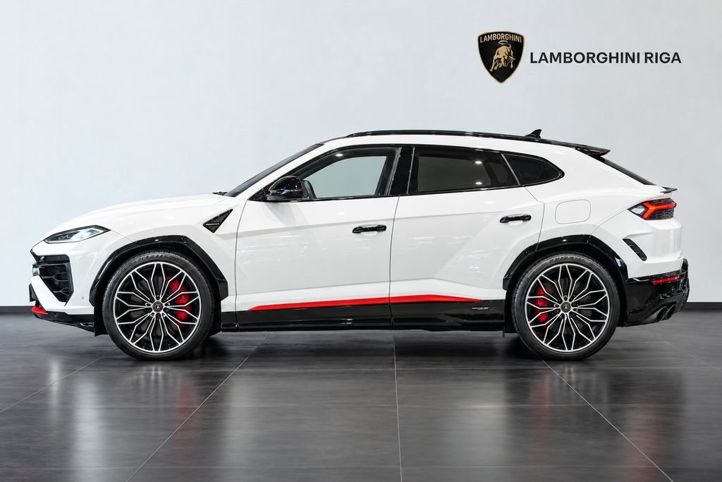 LAMBORGHINI Urus 2025