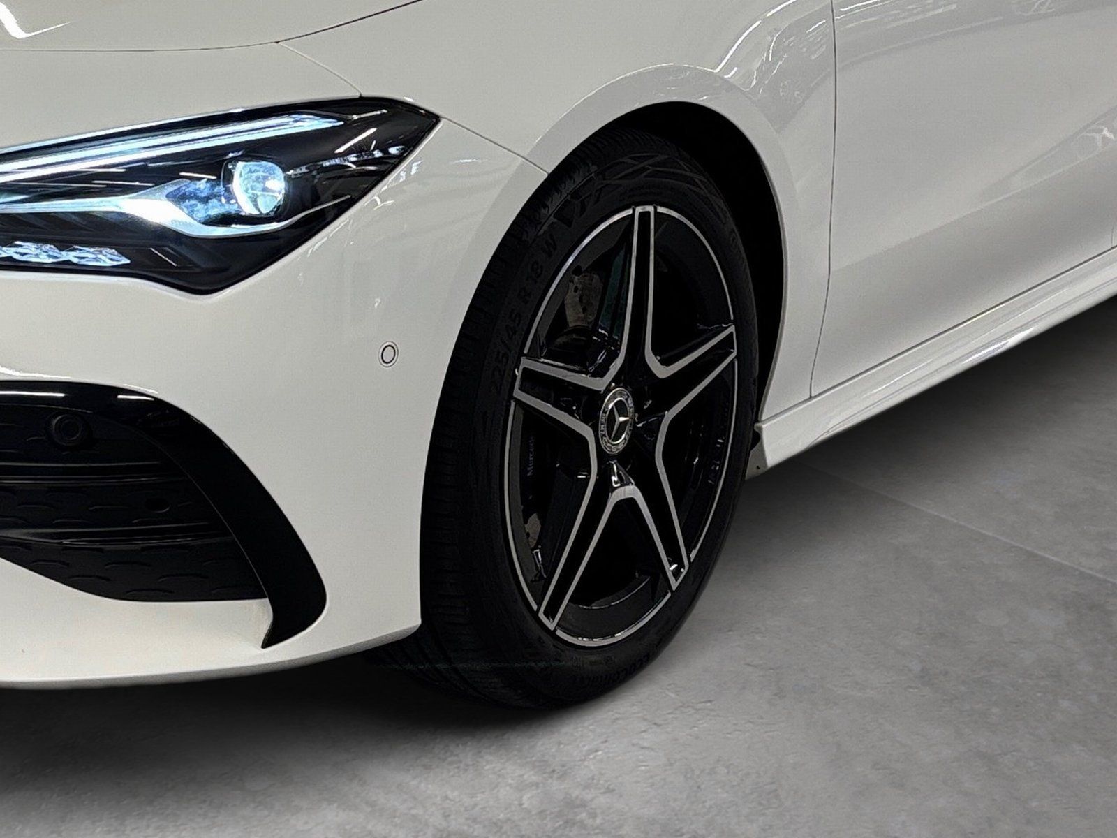 Fahrzeugabbildung Mercedes-Benz CLA 200 AMG Prem *Pano*STDHZG*Distro*360°*Night*