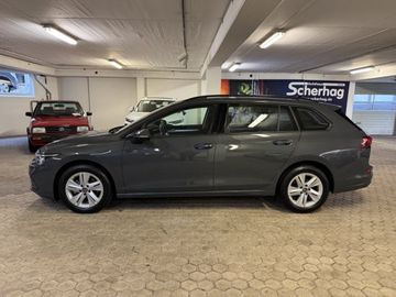 Fotografie des VW Golf VIII Variant 1,5l eTSI DSG Life