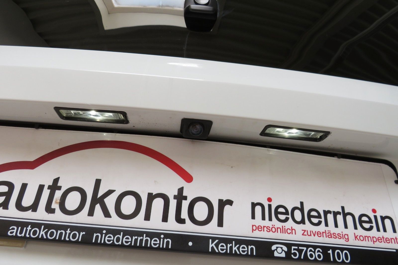 Fahrzeugabbildung Volkswagen up! 4 TÜREN KLIMA TELVOR DAB KAMERA PDC GRA 1.H