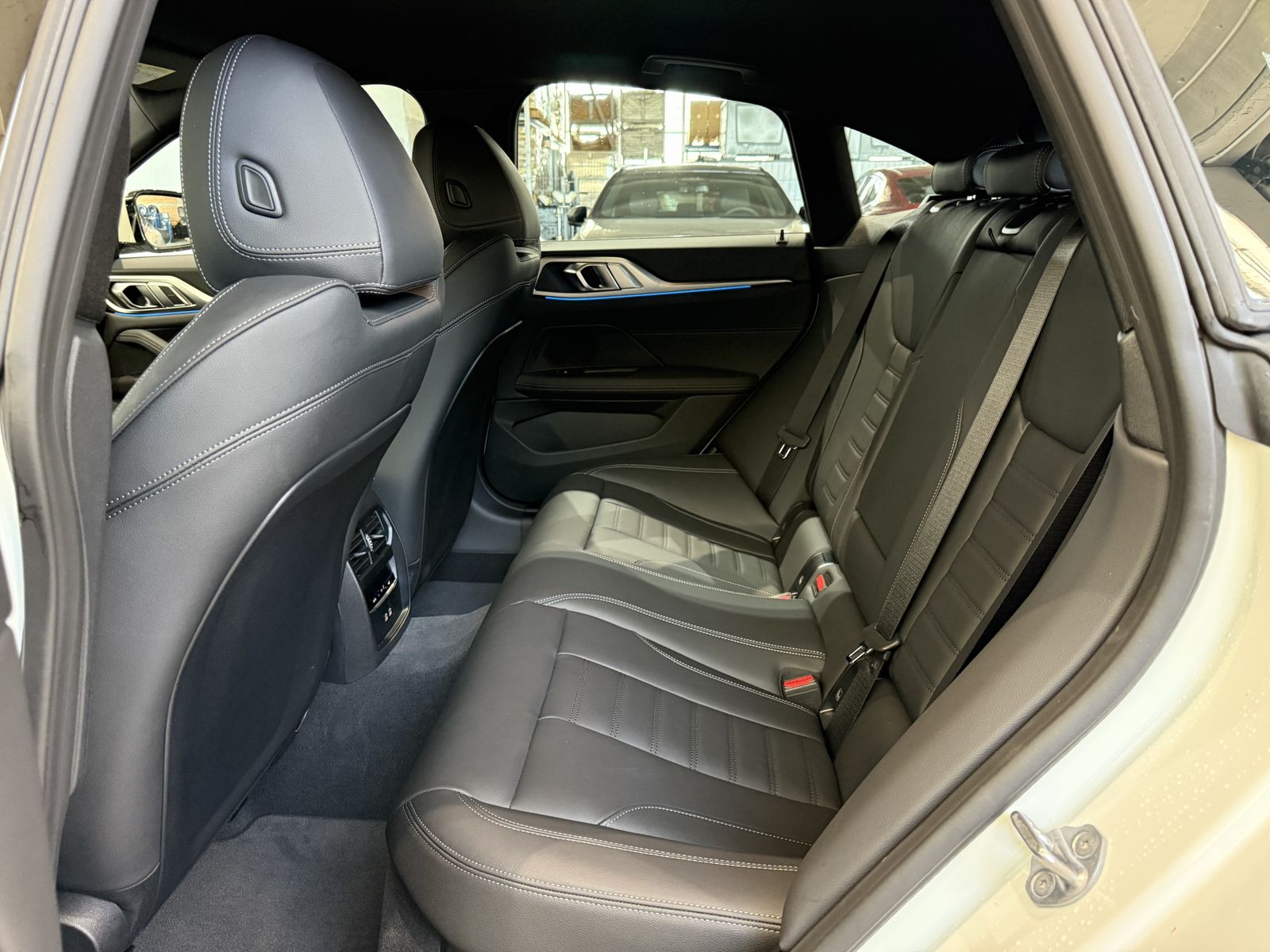 Fahrzeugabbildung BMW 420d M Sportpaket, Standheizung