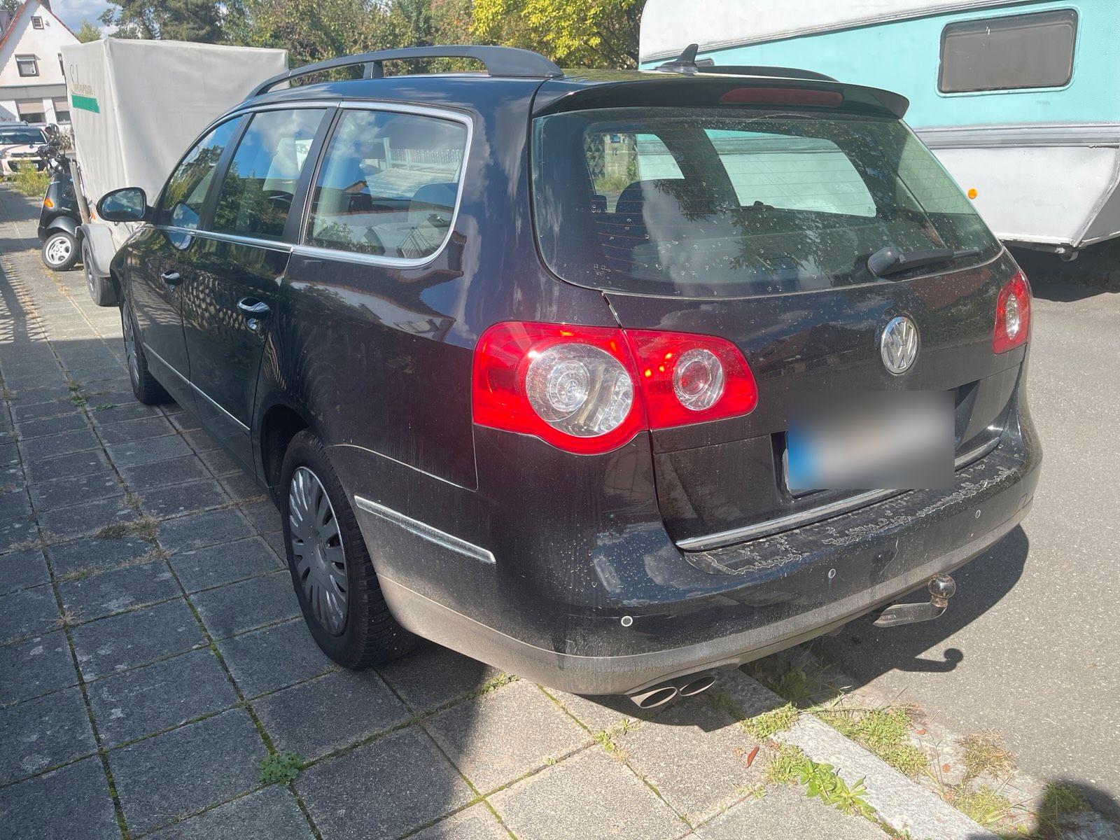 Volkswagen Passat 2010 — вигляд ззаду