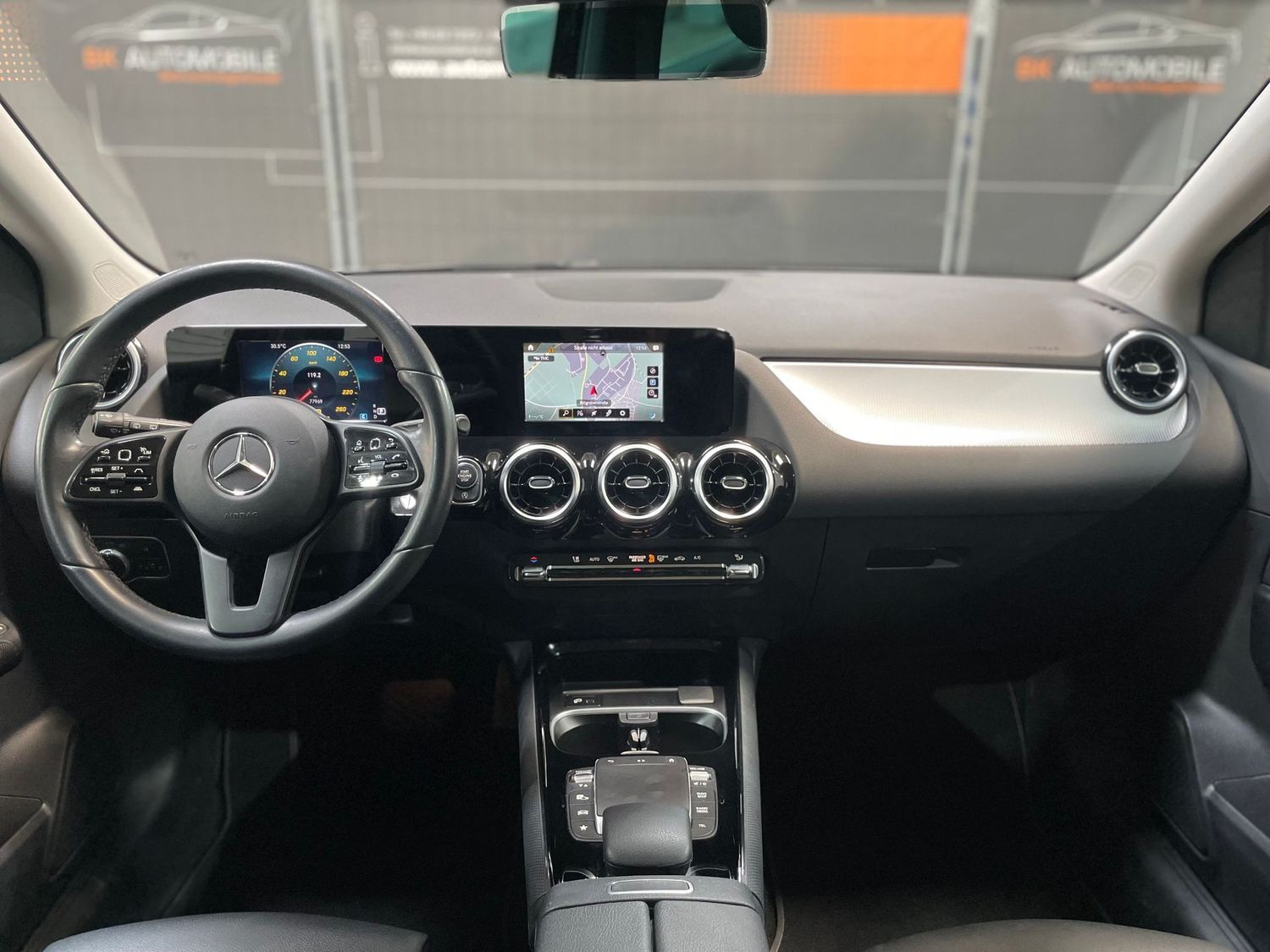 Fahrzeugabbildung Mercedes-Benz B 180 d#MBUX#Spur#Leder#CarPlay#ACC#V.erkennung#