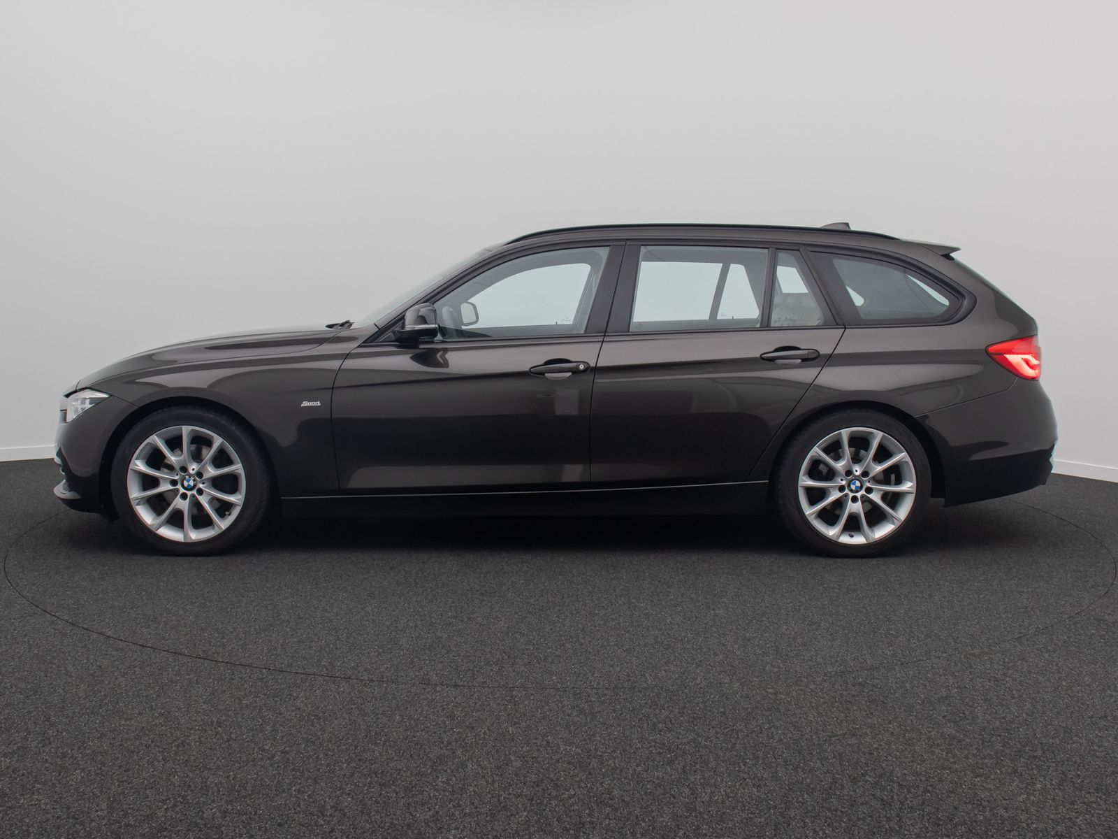 Fahrzeugabbildung BMW 320d SportLine Kamera HiFi NaviPro Alarm Komfort
