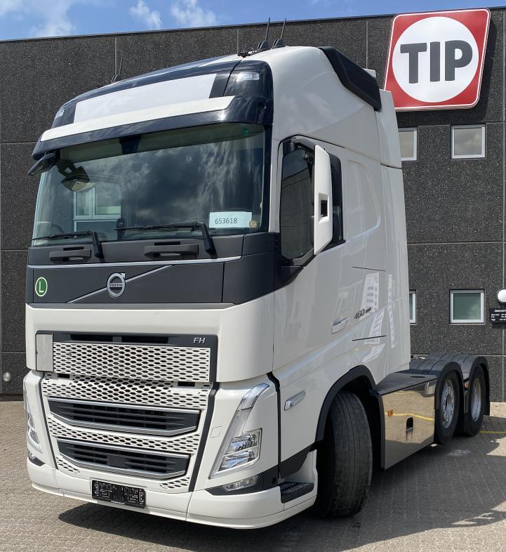 Volvo Vehicle Tractor 6x2/2 Standard