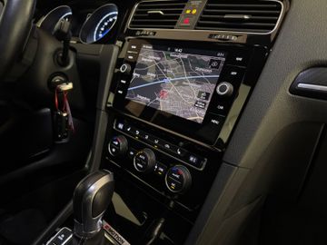 Volkswagen Golf - 8
