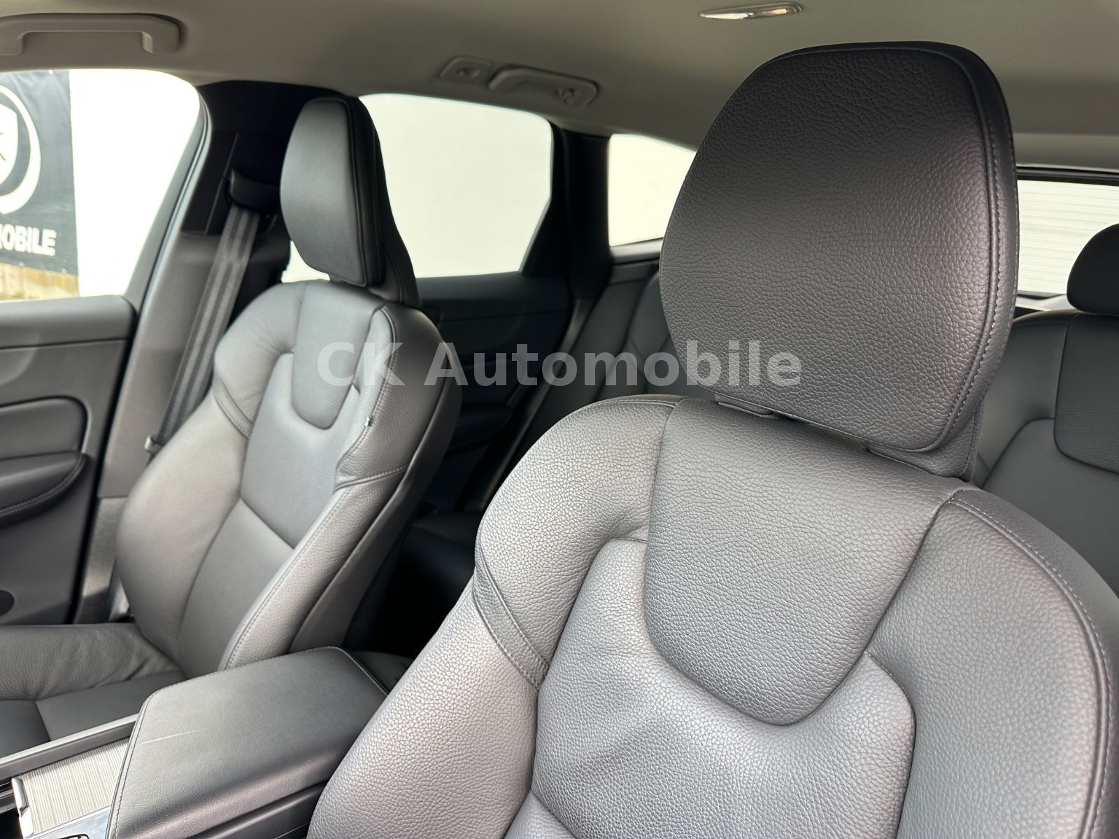 Fahrzeugabbildung Volvo XC60 B4 Plus Bright 2WD/Navi/Leder/Kam/LED/AHK