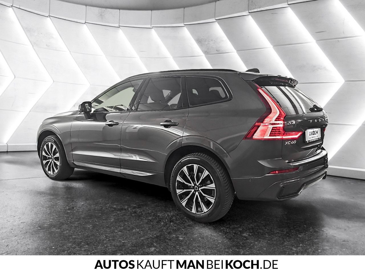 Volvo XC60 B4D AWD Plus Dark ACC AHK PANO STHz 360 H&K foto 4