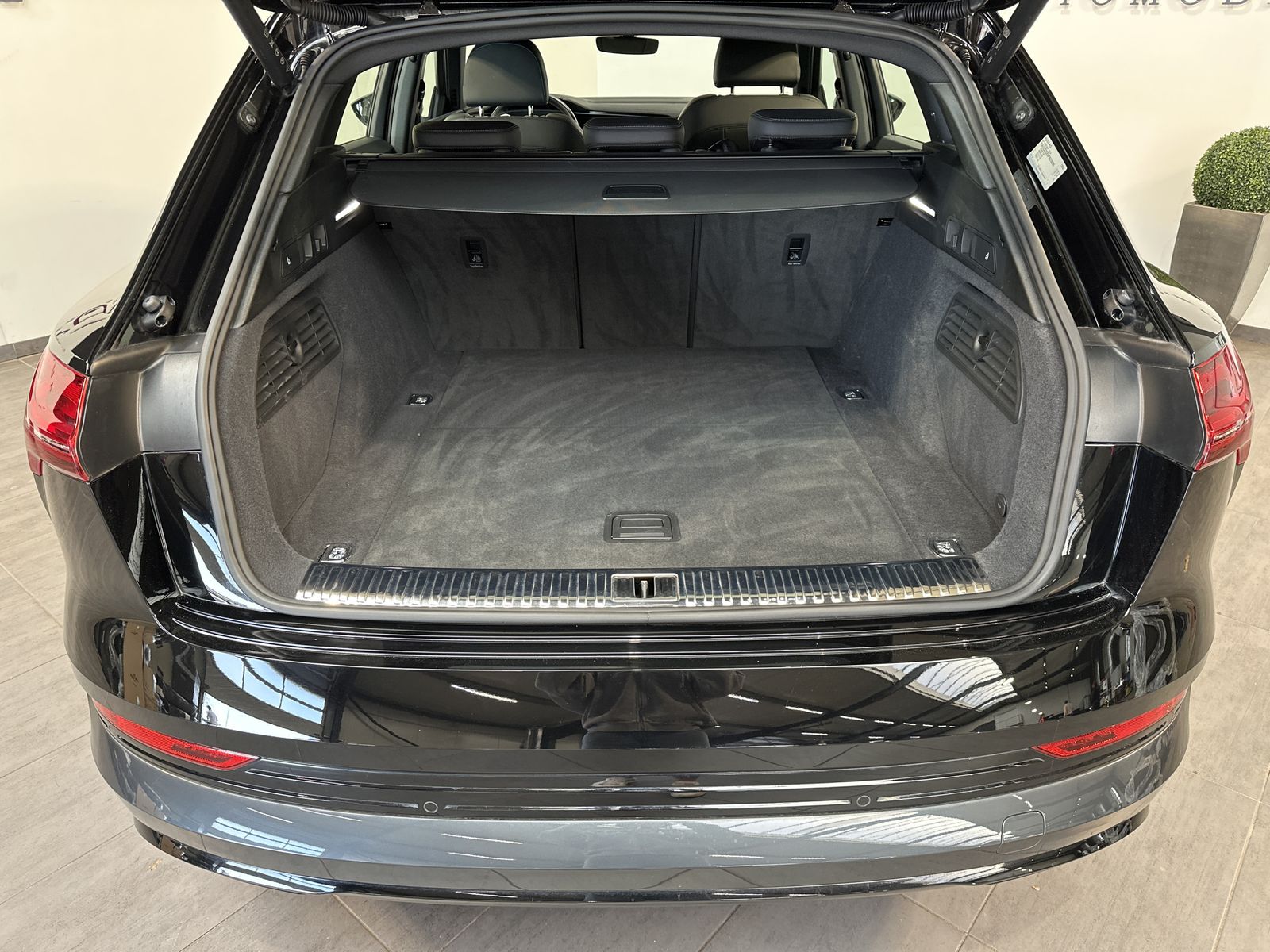 Fahrzeugabbildung Audi e-tron 50 Qu S-Line Black NAV+LED+21ZO+KAMERA+VC