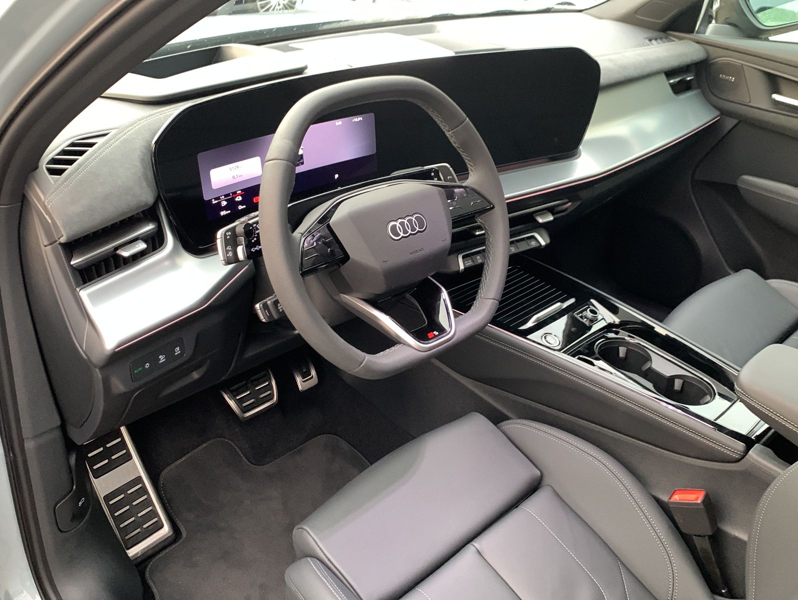 Audi Q3 Sportbacke-Hybrid S Line Tech Pro Memo foto 8