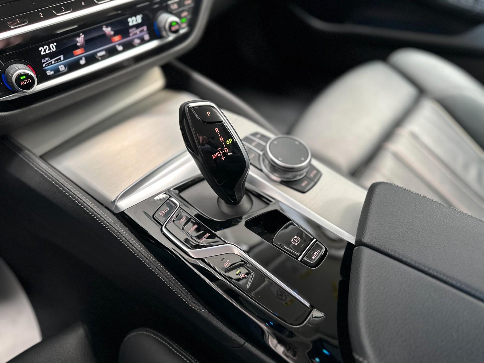 BMW 530e Touring Aut Luxury Line Navi*Leder*LED*1.Hd