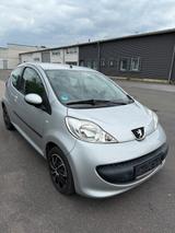 Peugeot 107 Automatik - Peugeot 107 mit Benzin-Antrieb: Kleinwagen, Automatik