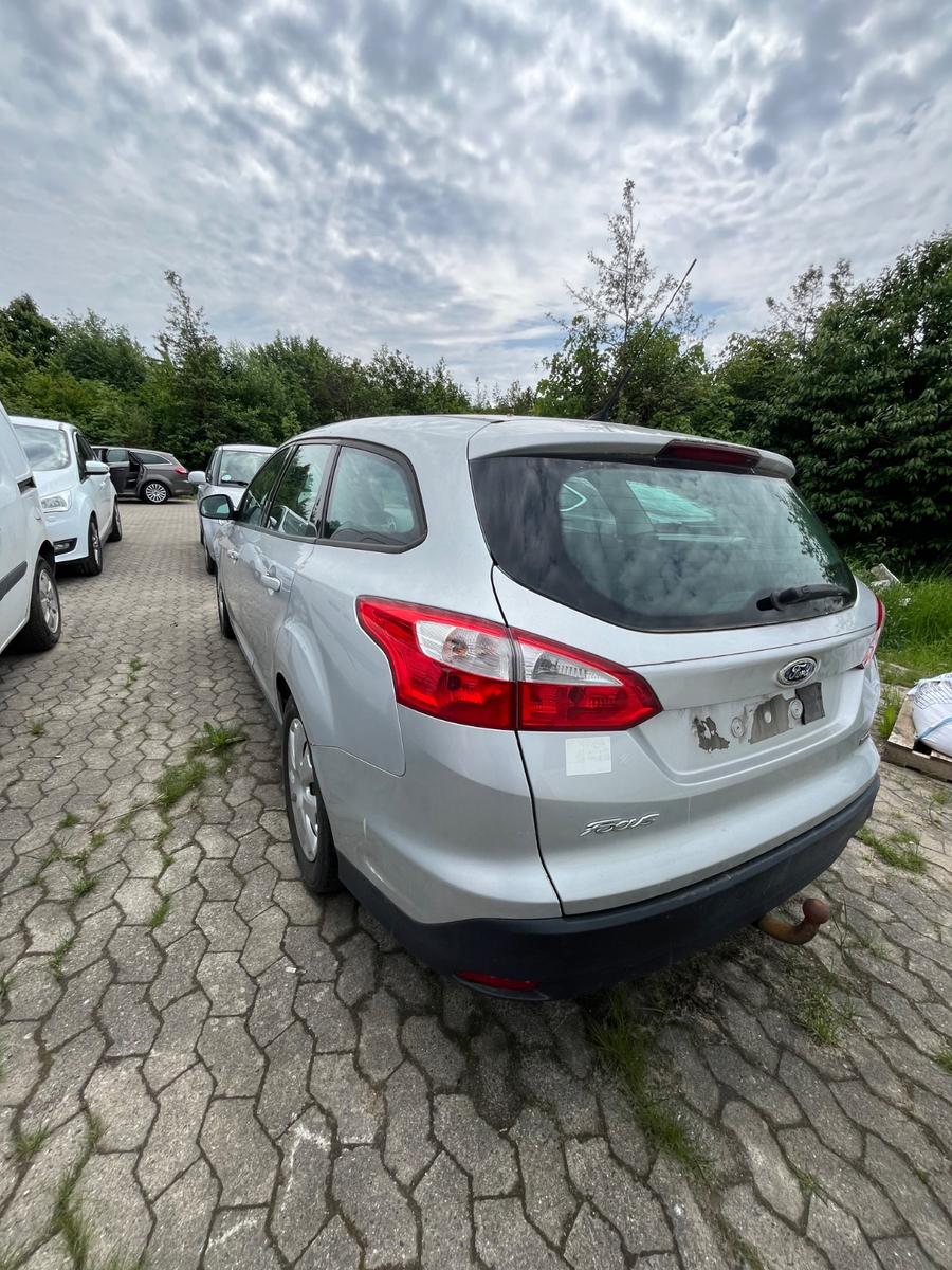 Ford Focus 2013 — interior