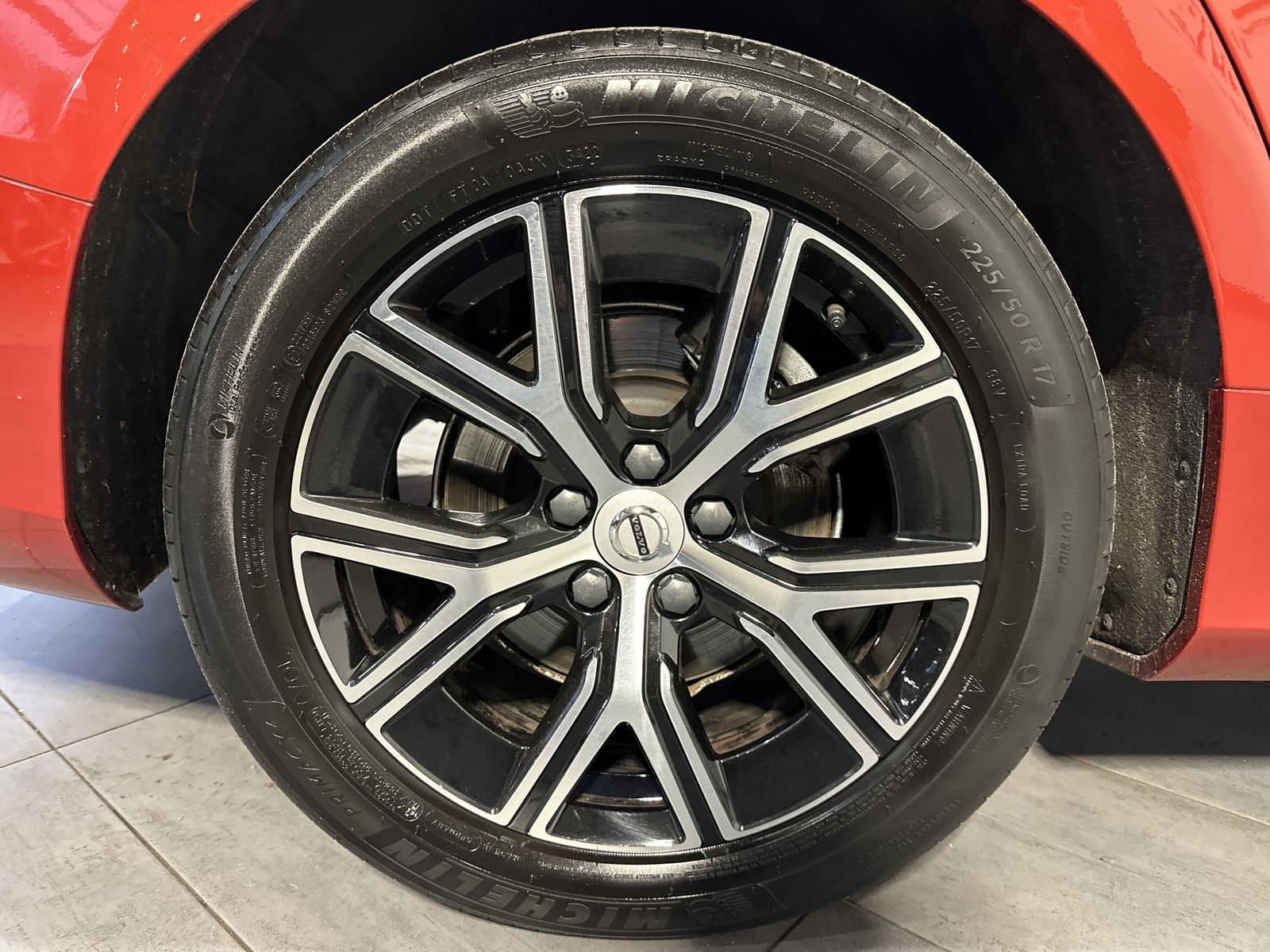 Fahrzeugabbildung Volvo V60 B4 Core NAV+LED+AHK+KAMERA+17ZO+DIGDISPLAY