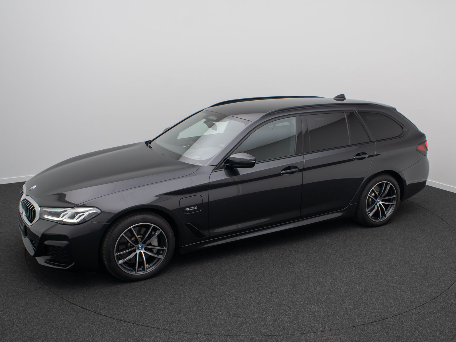 Fahrzeugabbildung BMW 530e M Sport H/K DAB HUD Alarm Komfort Kamera