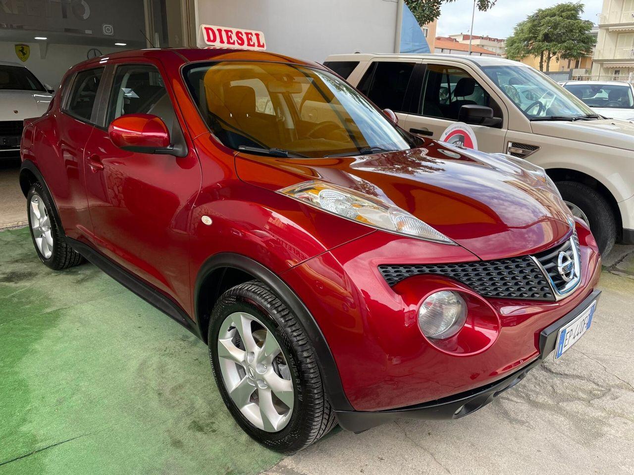 Nissan Juke 2012 — interior