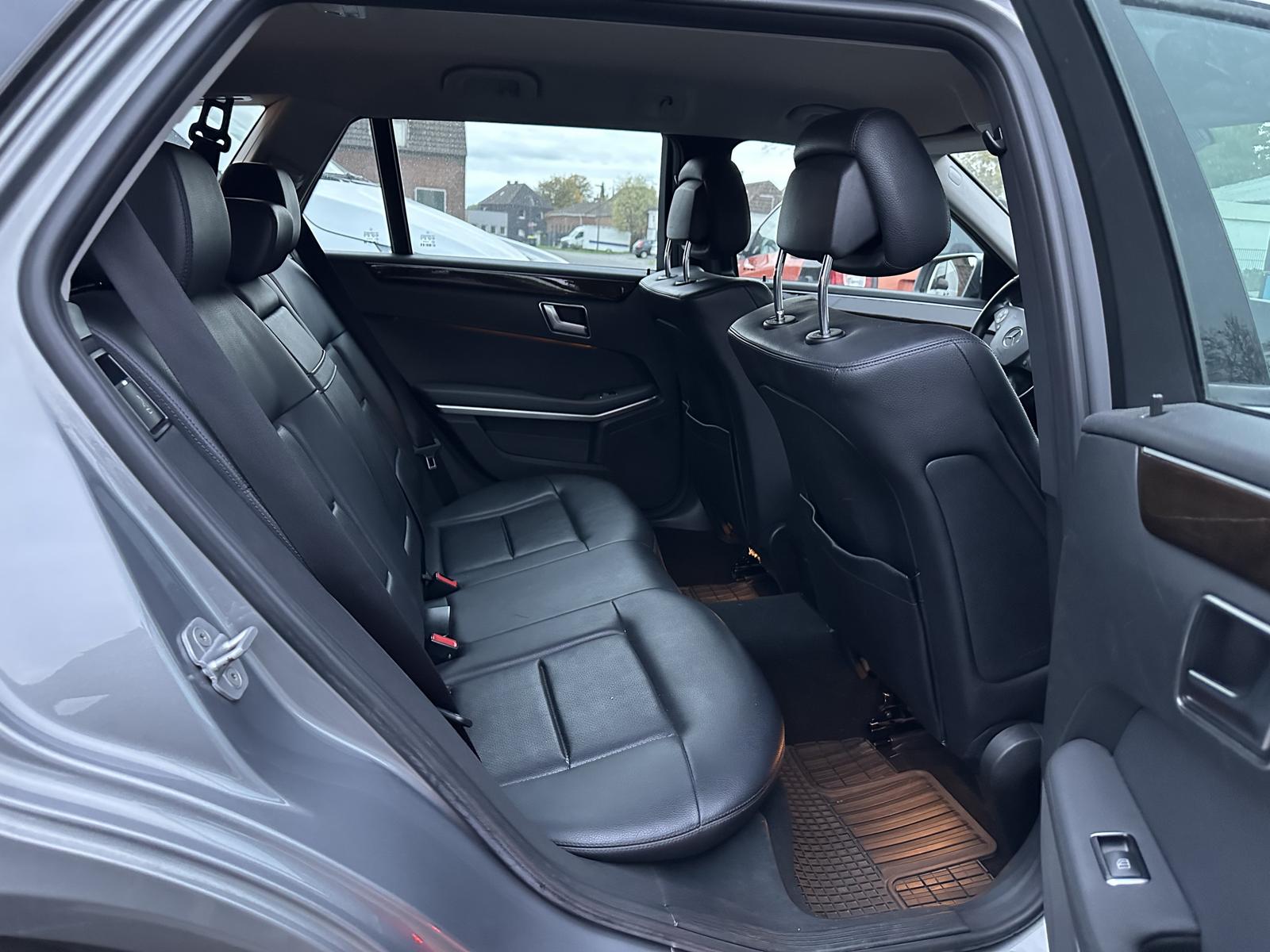 Mercedes-Benz E220 2012 — photo 12