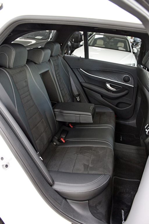 Mercedes-Benz E 220 d T 4M AMG TOTW KAMERA AHK NETTO 30.800