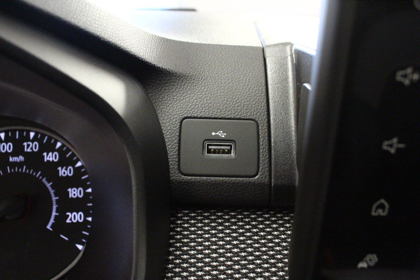 Fahrzeugabbildung Dacia Sandero TCe 90 auto Expression #15622