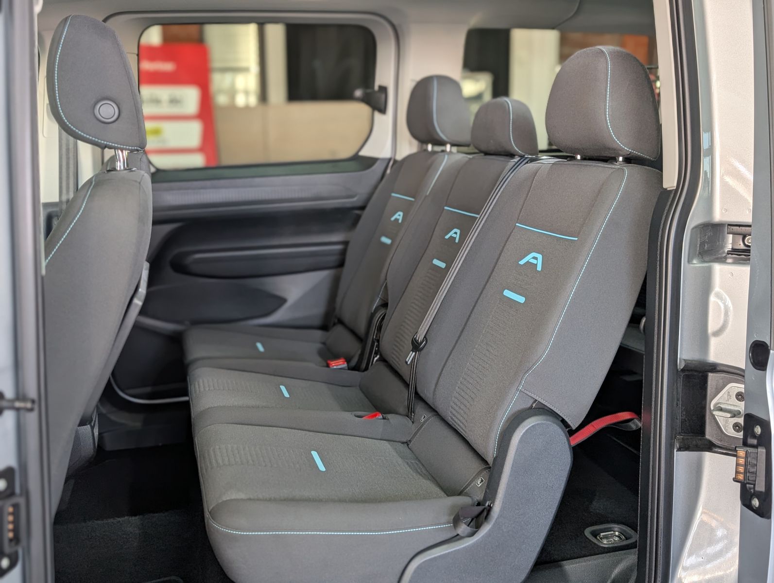 Fahrzeugabbildung Ford Tourneo Connect L2 Active 7-SI Bi-LED PANO AHK K