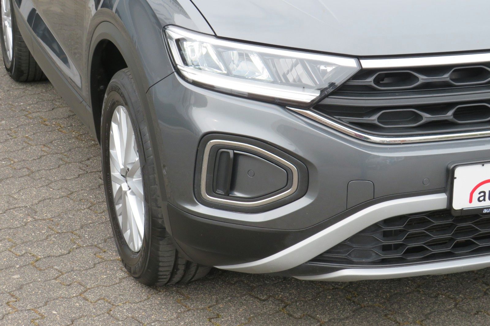 Fahrzeugabbildung Volkswagen T-Roc Life NAVI ACC SITZH. LED APP-CON. 1.H