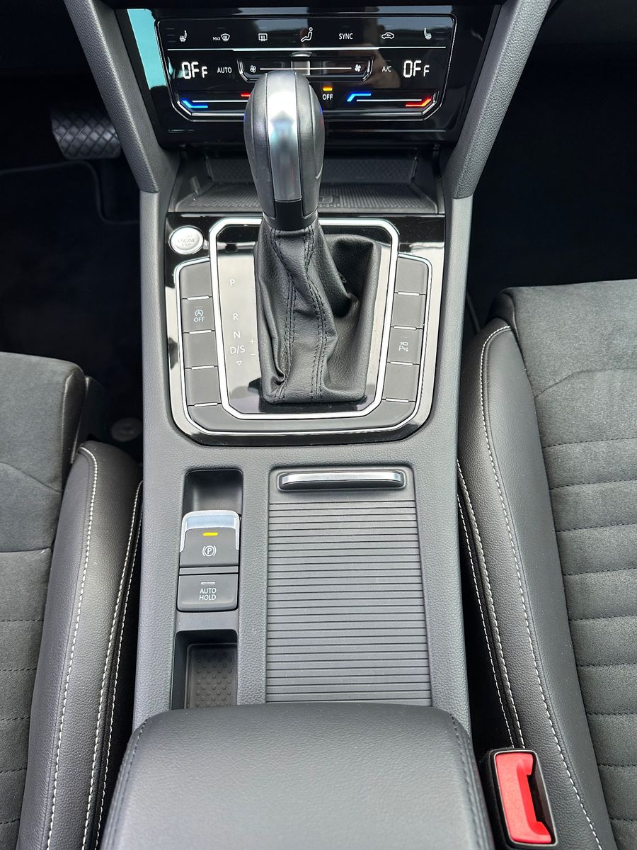 Fahrzeugabbildung Volkswagen Passat Variant 2.0 TDI DSG Elegance NAV+LED+PANO