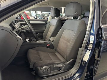 Volkswagen Passat - 11